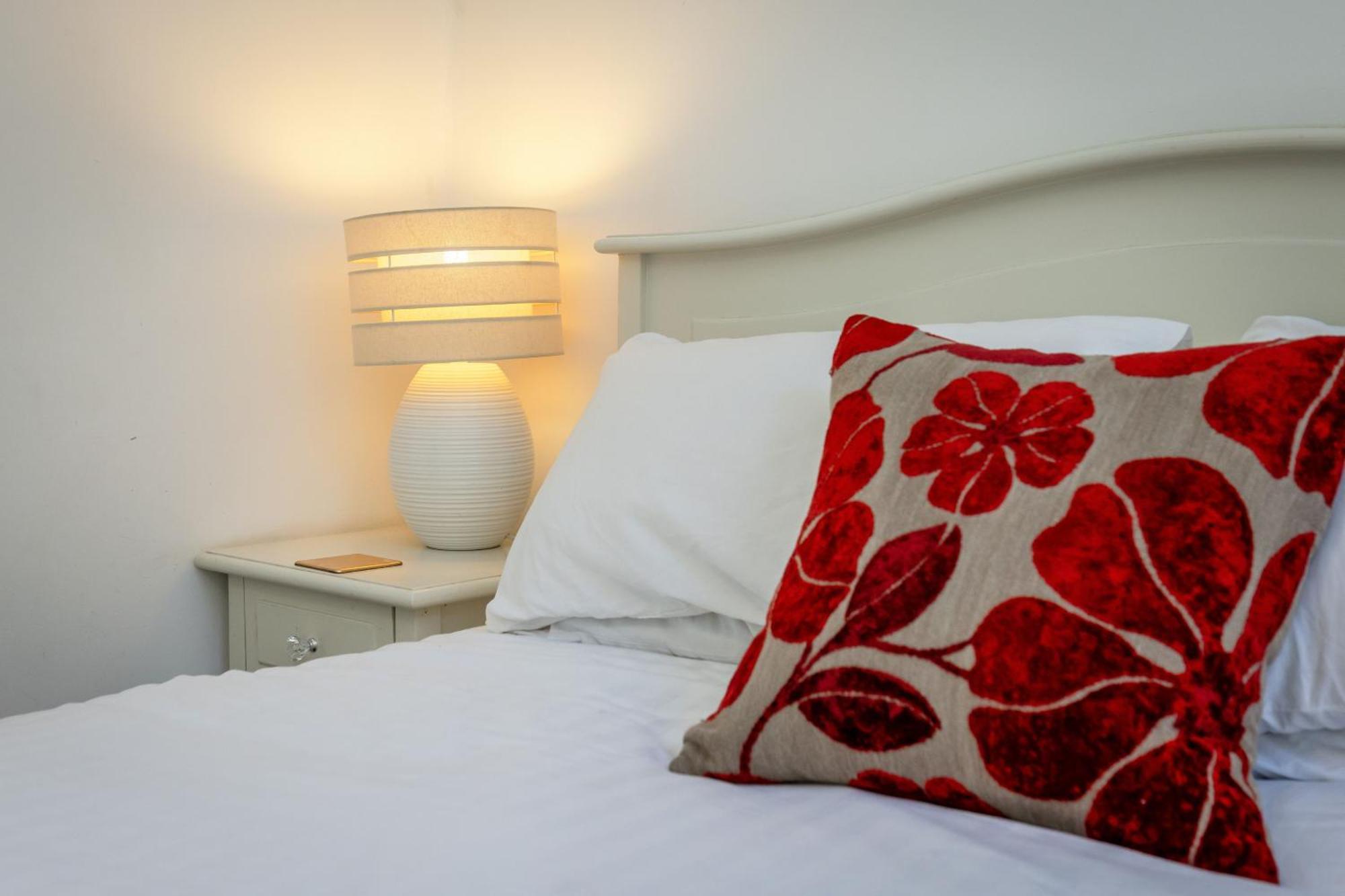 Traditional 3 Bedroom Quiet Duplex Flat By High St, Trams And Buses - Just 1-5 Miles To Centre Эдинбург Экстерьер фото
