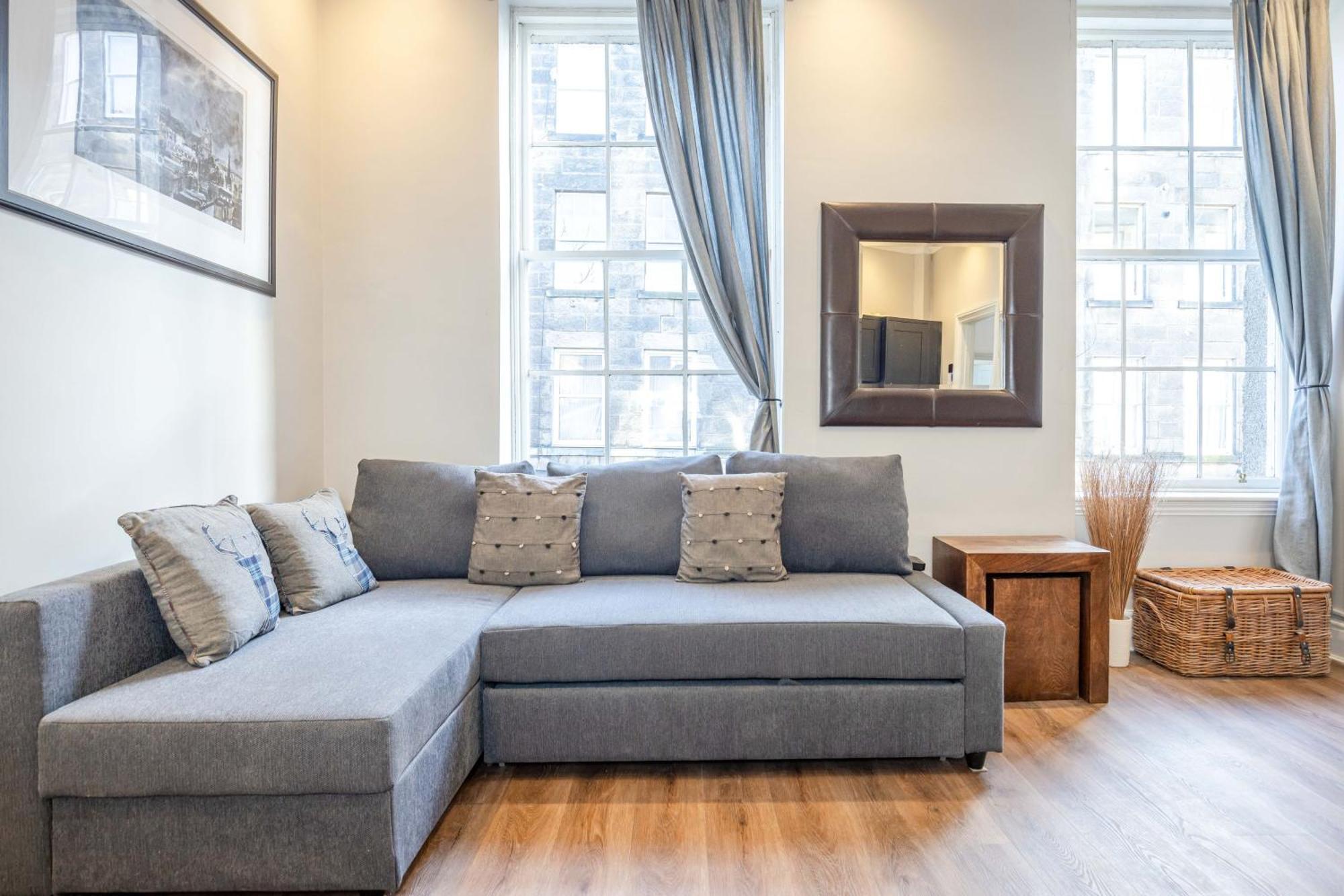 Traditional 3 Bedroom Quiet Duplex Flat By High St, Trams And Buses - Just 1-5 Miles To Centre Эдинбург Экстерьер фото