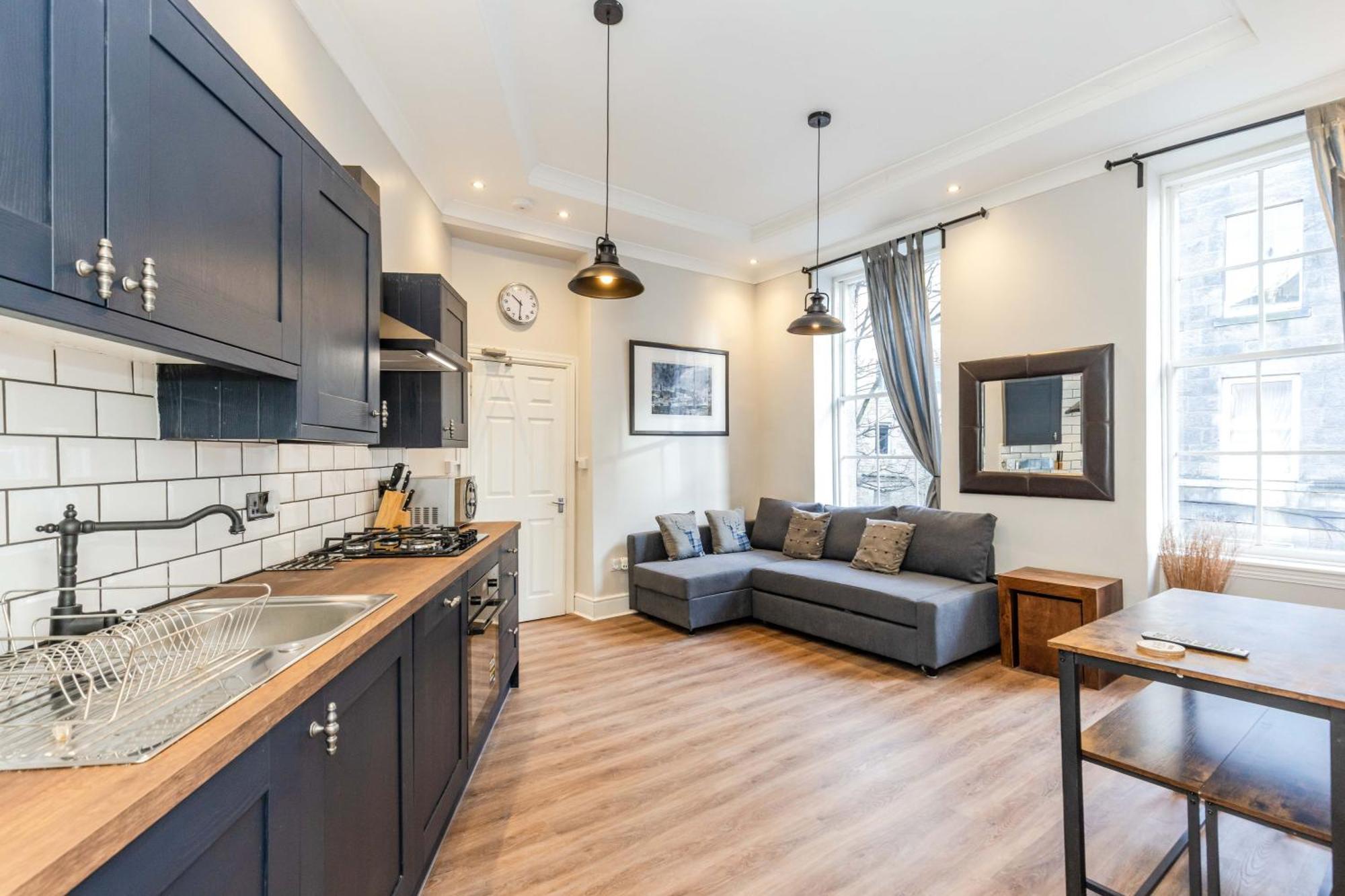 Traditional 3 Bedroom Quiet Duplex Flat By High St, Trams And Buses - Just 1-5 Miles To Centre Эдинбург Экстерьер фото