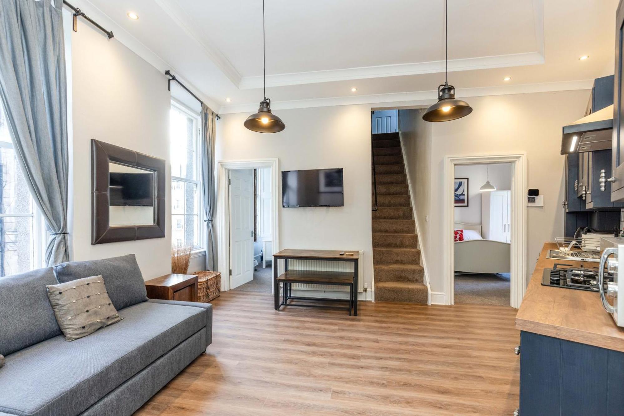 Traditional 3 Bedroom Quiet Duplex Flat By High St, Trams And Buses - Just 1-5 Miles To Centre Эдинбург Экстерьер фото