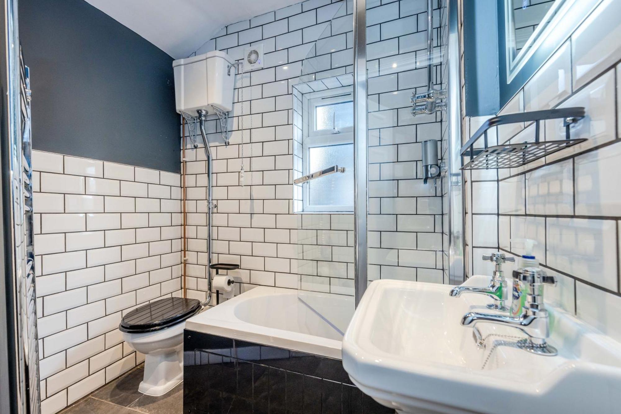 Traditional 3 Bedroom Quiet Duplex Flat By High St, Trams And Buses - Just 1-5 Miles To Centre Эдинбург Экстерьер фото