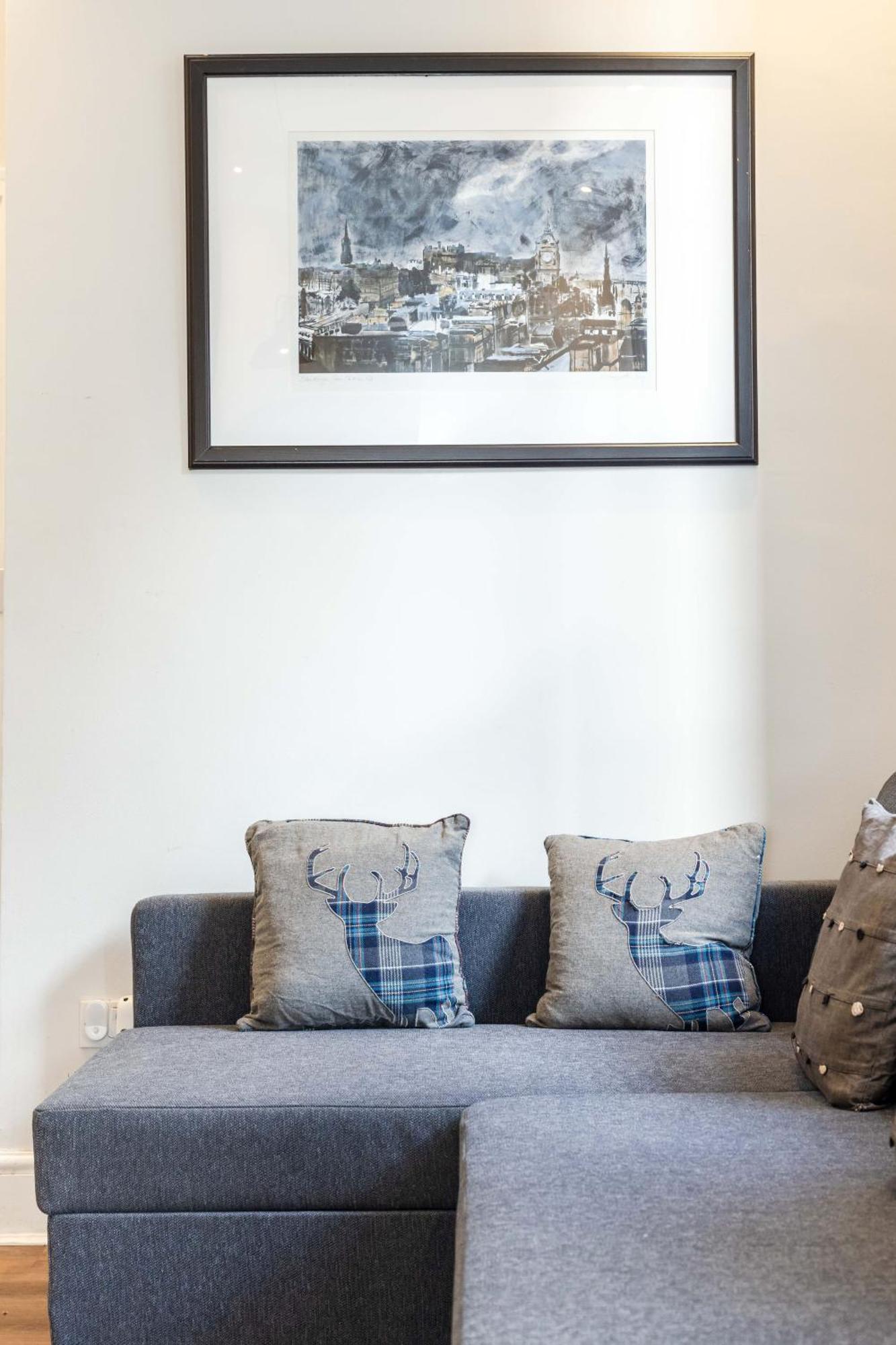 Traditional 3 Bedroom Quiet Duplex Flat By High St, Trams And Buses - Just 1-5 Miles To Centre Эдинбург Экстерьер фото